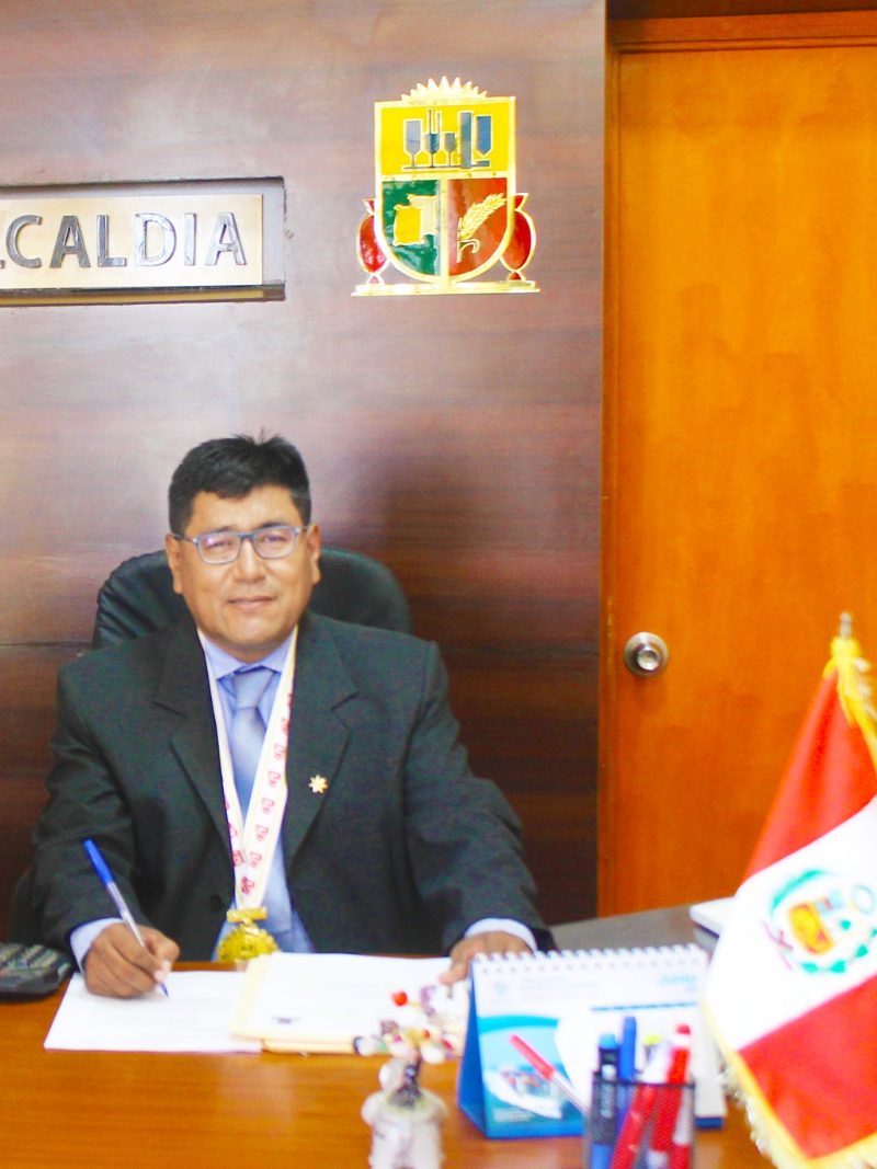 Abg. Luis Sáenz La Chira, Alcalde Distrital de Pueblo Nuevo